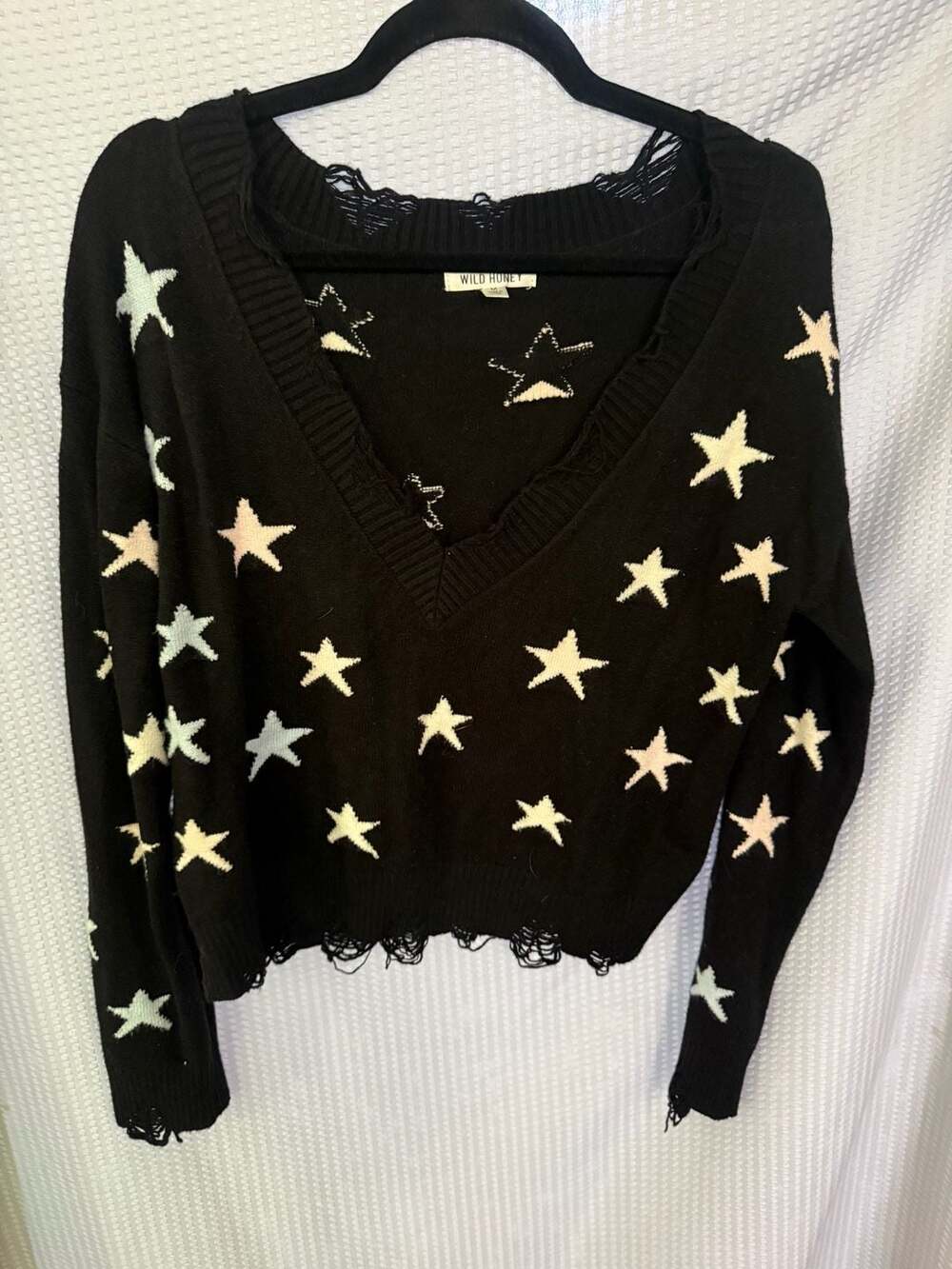Wild Honey Distressed Star V-Neck Sweater Size M